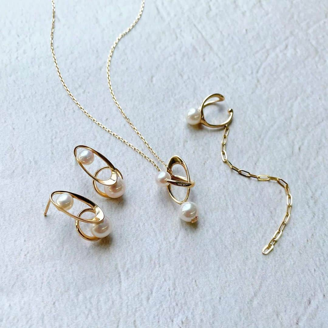 starjewelry_pressさんのインスタグラム写真 - (starjewelry_pressInstagram)「【 PEARL JEWELRY 】 日本の穏やかな海で生まれる"アコヤパール"。 ほんのりピンク味を感じる優しい色合いと上品な艶やのある輝きが、見る度に癒しを与えてくれそう。  フォーマルな印象が強いパールジュエリーも、スタージュエリーならではのモダンな造形×スタイリッシュなデザインでデイリーにも合わせやすい装いに。  #starjewelry #スタージュエリー #pearl #パール #necklace #ネックレス #pierce  #ピアス #earcuff #イヤーカフ #アコヤパール #パールピアス #パールネックレス  #パールイヤーカフ  #jewelry」3月30日 13時30分 - starjewelry_press