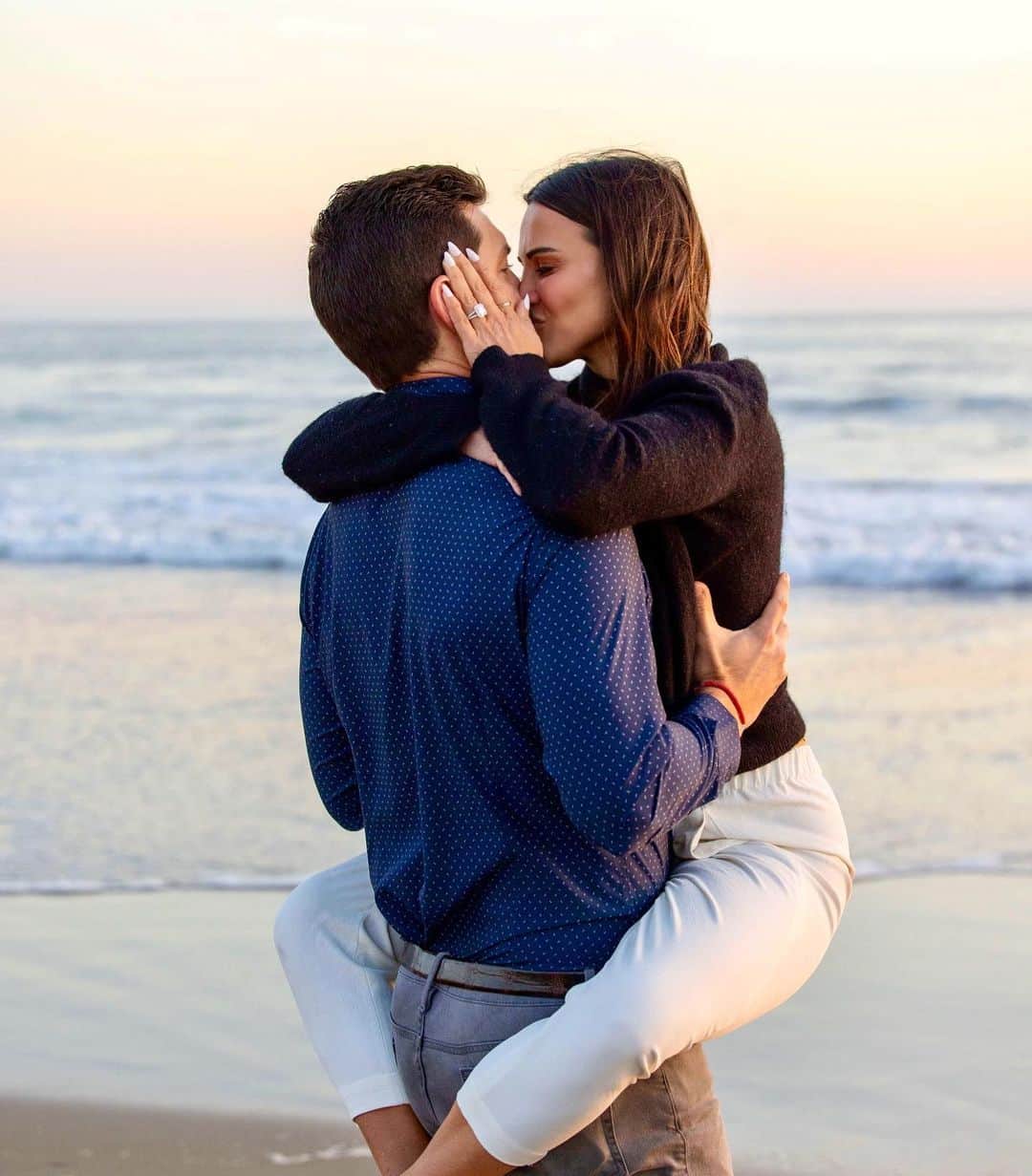 アンディ・ドーフマンのインスタグラム：「WORTH THE WAIT!!!! 💍」