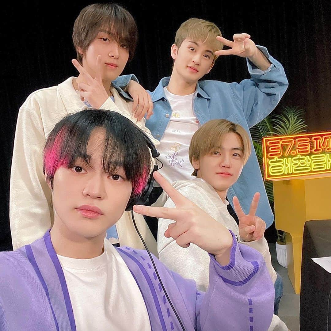 NCTさんのインスタグラム写真 - (NCTInstagram)「🕹📻🕹 🐬🐰🐯🐻  #HAECHAN_Radio #해찬라디오 #NCTDREAM #NCT #GlitchMode #NCTDREAM_GlitchMode #CHENLE #JAEMIN #MARK #HAECHAN」3月30日 16時05分 - nct