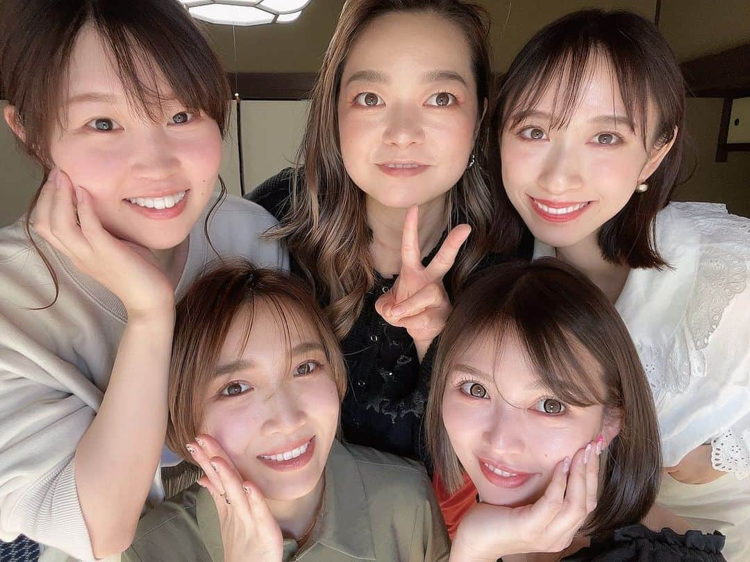 MAYAのインスタグラム：「大人になりました☺︎ 成人式から11年なんてあっという間で、自分達はまだまだ大人にならないと思ってた中学生の頃からはもう16年😂😂我が子が今年中3だもんなー😂😂 月日が経つのはあっという間！！ つぎはりぃもだよー❤️‍🔥 . . #振り返ってみた #31 #31歳 #平成2年生まれ #平成3年生まれ #1990 #1991 #子沢山ママ #子供総勢13人」