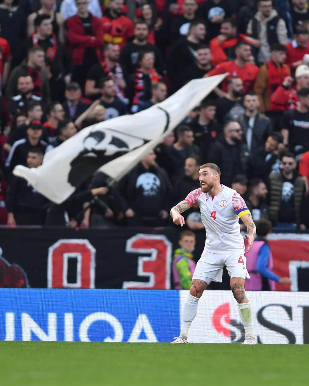 グラム・カシアのインスタグラム：「🇬🇪 საქართველო! Always happy to be here.   🇧🇦0-1🇬🇪 🇦🇱0-0🇬🇪」