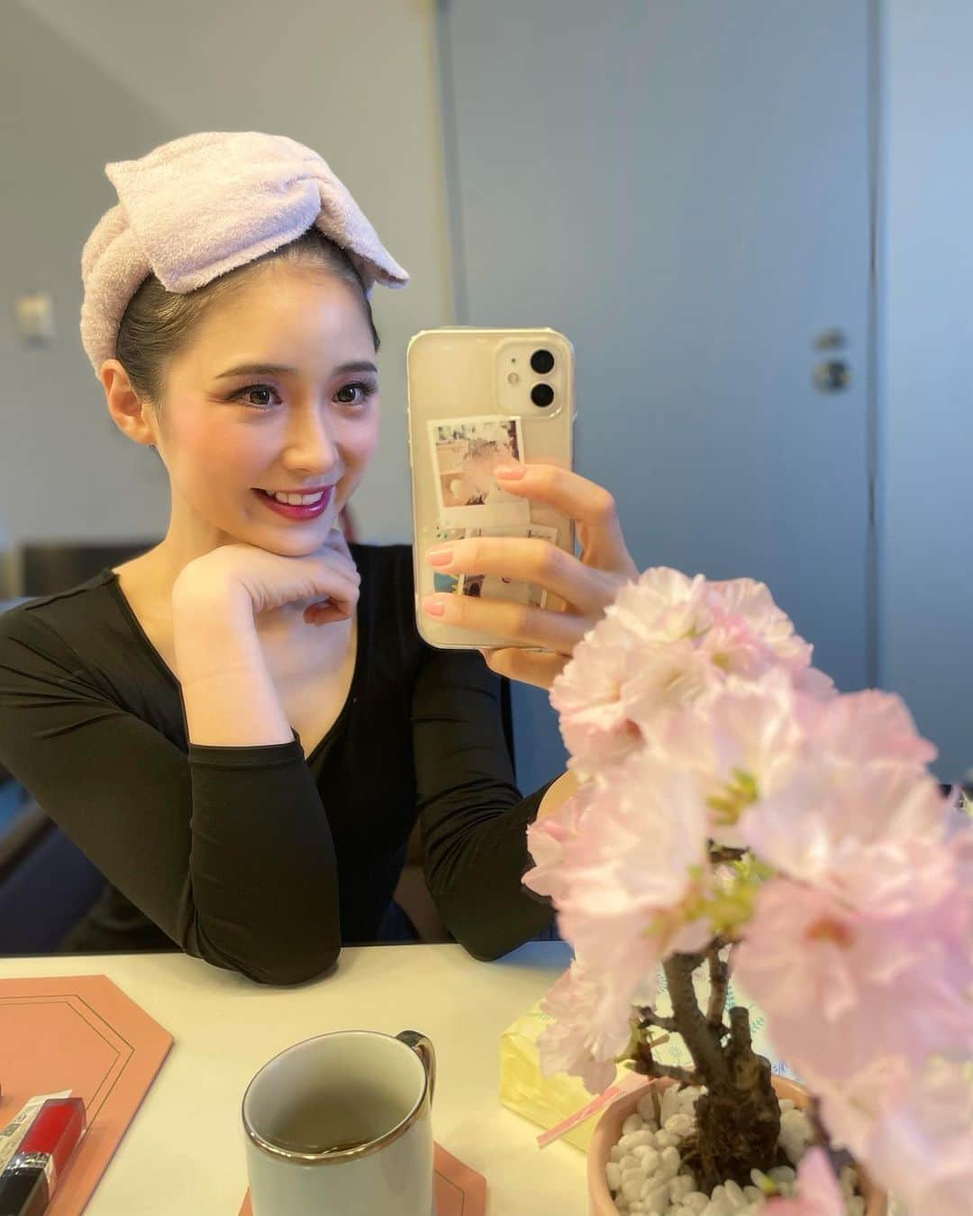 のインスタグラム：「🌸☂️💄」