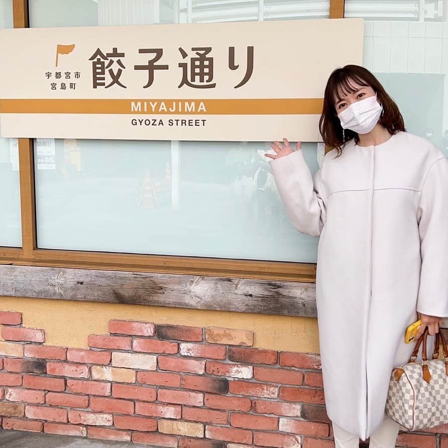 長谷川朋加のインスタグラム：「♡  ✎५⋆*{ 好きなことを好きな時に好きなだけ } ୨୧-------------------------------- ୨୧  久々にウエスト60cm切った！るん 毎日好きなものを食べても適切な運動を すれば体型は変えられるし維持もできる💪🏻 1日2日暴食したって大丈夫✌︎('ω')✌︎  続かないボディメイクでは 意味がないので無理なく楽しく😚 ゆるーくこれからも鍛える！ ウエストに関してはボクシングの捻りが かなり効いた様子✌︎('ω'✌︎ )  昔は過度なダイエットをしたり 間違った断食をしたり幾度もリバウンドを 繰り返してきて漸く自分に合う 健康的なやり方を見つけました🍚  🤳この前の宇都宮餃子旅🥟 久しぶりに宇都宮に行けて嬉しかった♪ ドライブで密も避けられてスイスイ🚗 おしゃべりしながらのドライブが大好き！ (助手席族ですが🙇‍♀️🙇‍♀️🙇‍♀️)  今年はたくさん旅がしたいな(*´꒳`*) 今宵も楽しくハッピーに🏃‍♀️  ୨୧ -------------------------------- ୨୧ #やりたい事は全部やる #全力前向き前のめり #走るの大好き」