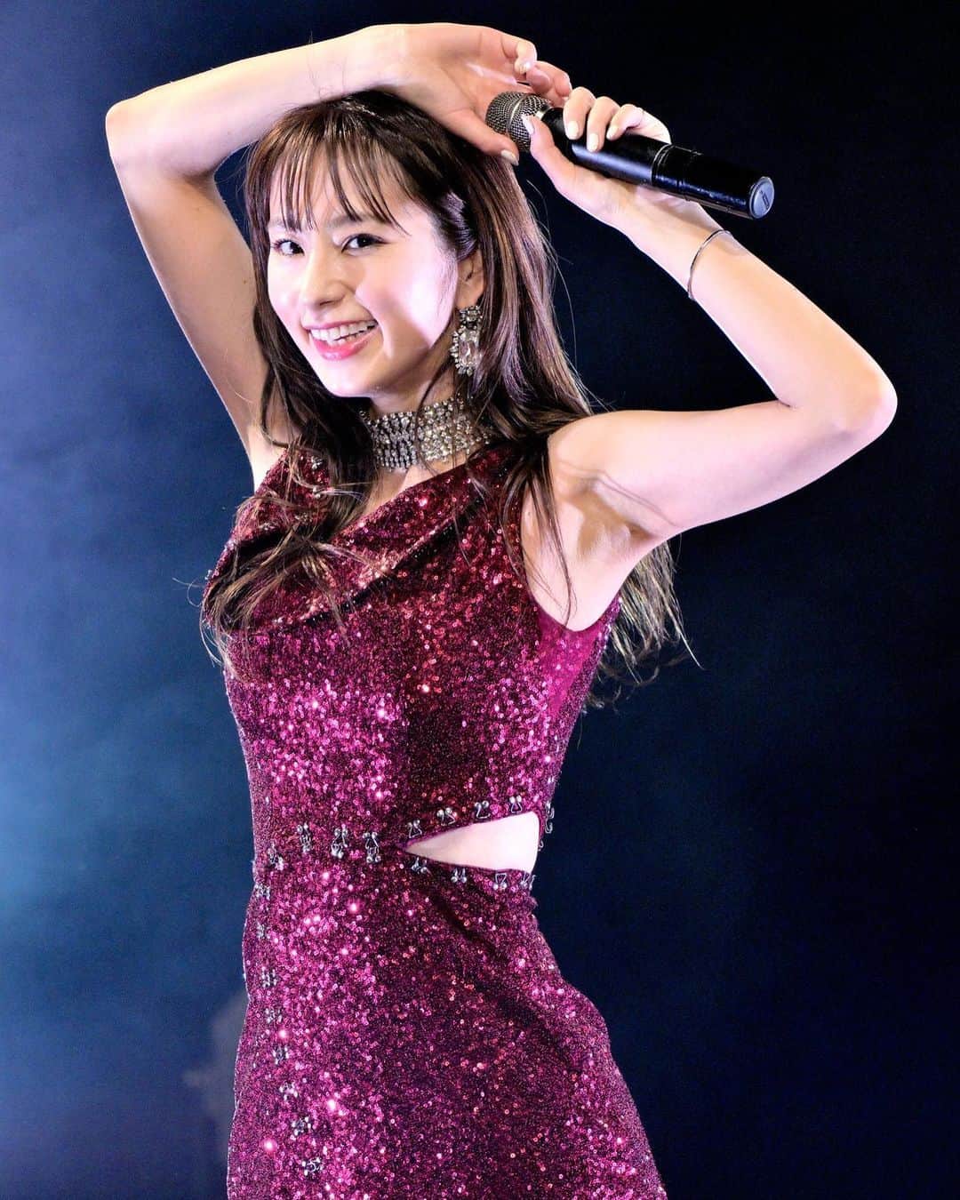 前田ゆうのインスタグラム：「はじめてprediaとしてステージになってから丸8年たちました！😊✨ たくさんお祝いコメントなどありがとおー😃 たのしすぎてあっというまの8年だったなー✨🌸8年前のいまごろはお披露目直前でぶたいそででドキドキのじかんやったんちゃうかなー^ ^🤣✨ ☺️しかしねー、ほんとにみんなの応援があってずっとたのしいライブ生活でした^ ^❤️ 残すは数えれるくらいしかLIVEはないけど一つ一つのステージをかみしめて全力でたのしみたいです😆 そんな姿をみとどけてくれたらうれしいな^ ^✨ どこにいても覚えてもらえるようにってのと気合いはいるってのでライブはポニーテールしばりでしたが最近ではおろしてみたり😚  6月5日のラストLIVEもチケット🎫先行はじまったのでぜひおまちしてます😄」