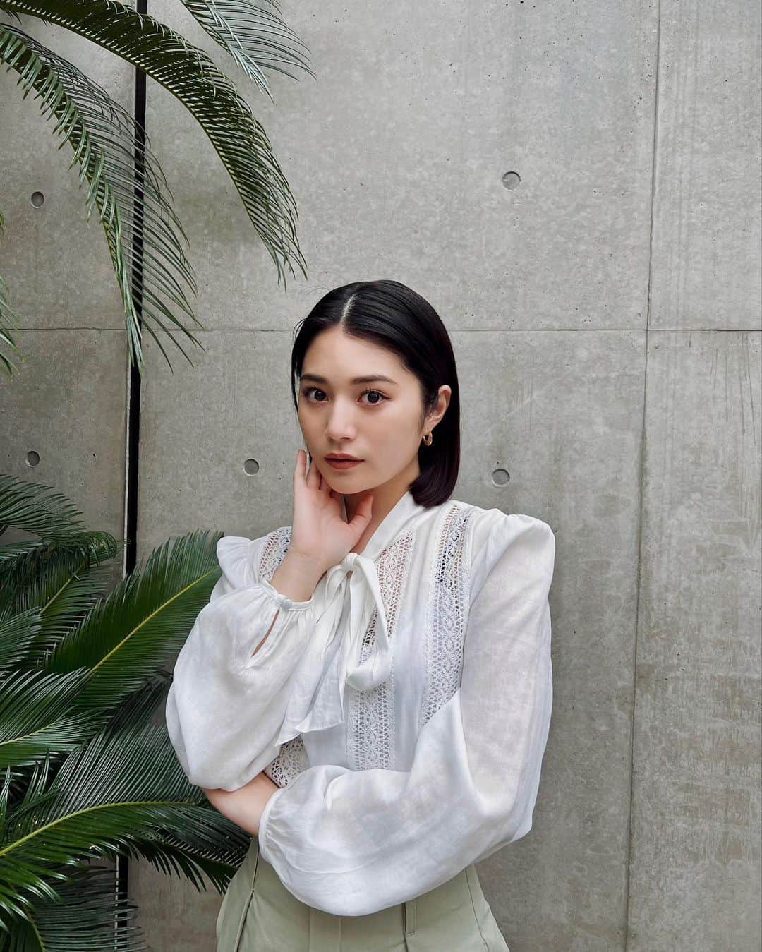 浪花ほのかのインスタグラム：「春色の大好き🌸❤️ 今日の気分はベルト付きパンツ！！ ベルトを外しても使えるから、派手なトップスにも気軽に合わせやすくてお気に入り🔆🔆」