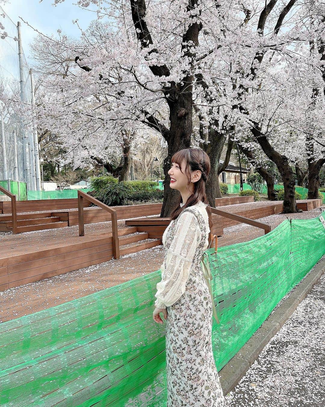 須原千裕(ちーちゃん) のインスタグラム：「桜、尊い」