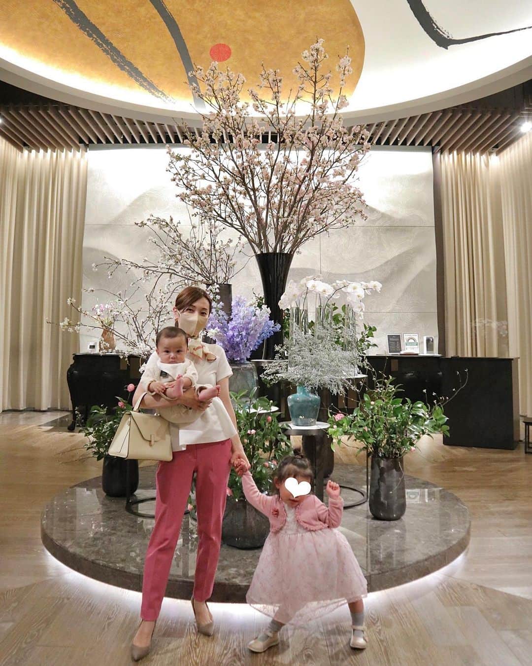吉田理紗さんのインスタグラム写真 - (吉田理紗Instagram)「すっかりおしゃまさんな娘と ピンクでリンクコーデ👯‍♀️🌸  #4人家族 #👨‍👩‍👧‍👦♥️」3月30日 19時24分 - yoshirisaa