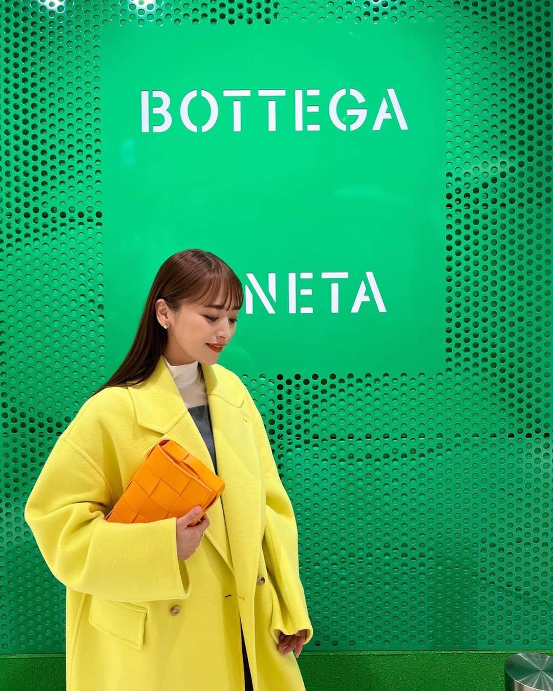 近藤千尋のインスタグラム：「新宿伊勢丹でだいすきな @newbottega  のポップアップ🤍🤍 可愛い色合いのアイテムが勢揃いしてて 可愛すぎたなぁ。。。🍊🍋  #bottegaveneta」