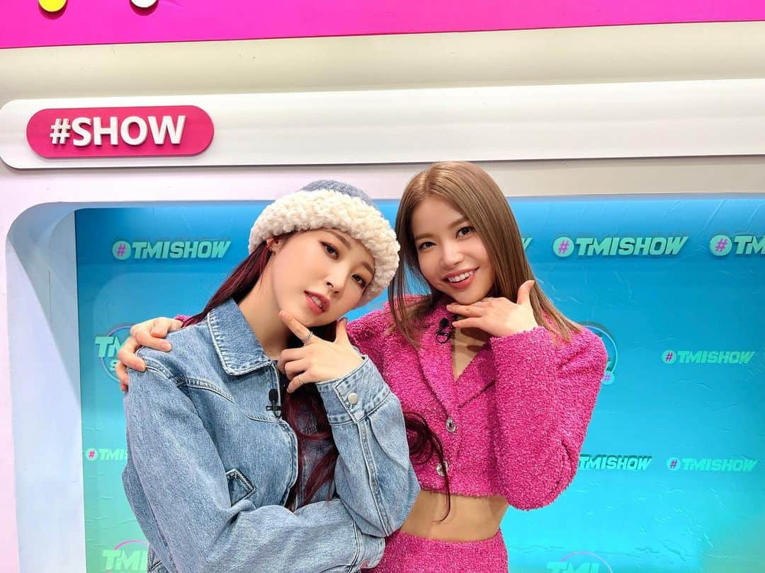 Mamamooさんのインスタグラム写真 - (MamamooInstagram)「. [#솔라 #문별]  우리 무무 여러분 Mnet 'TMI  SHOW'에 솔라와 문별이  출연합니다✨ 잠시 후 8시 본방사수 놓치지 마세요❤💙  #Solar #MoonByul #TMISHOW」3月30日 19時30分 - mamamoo_official