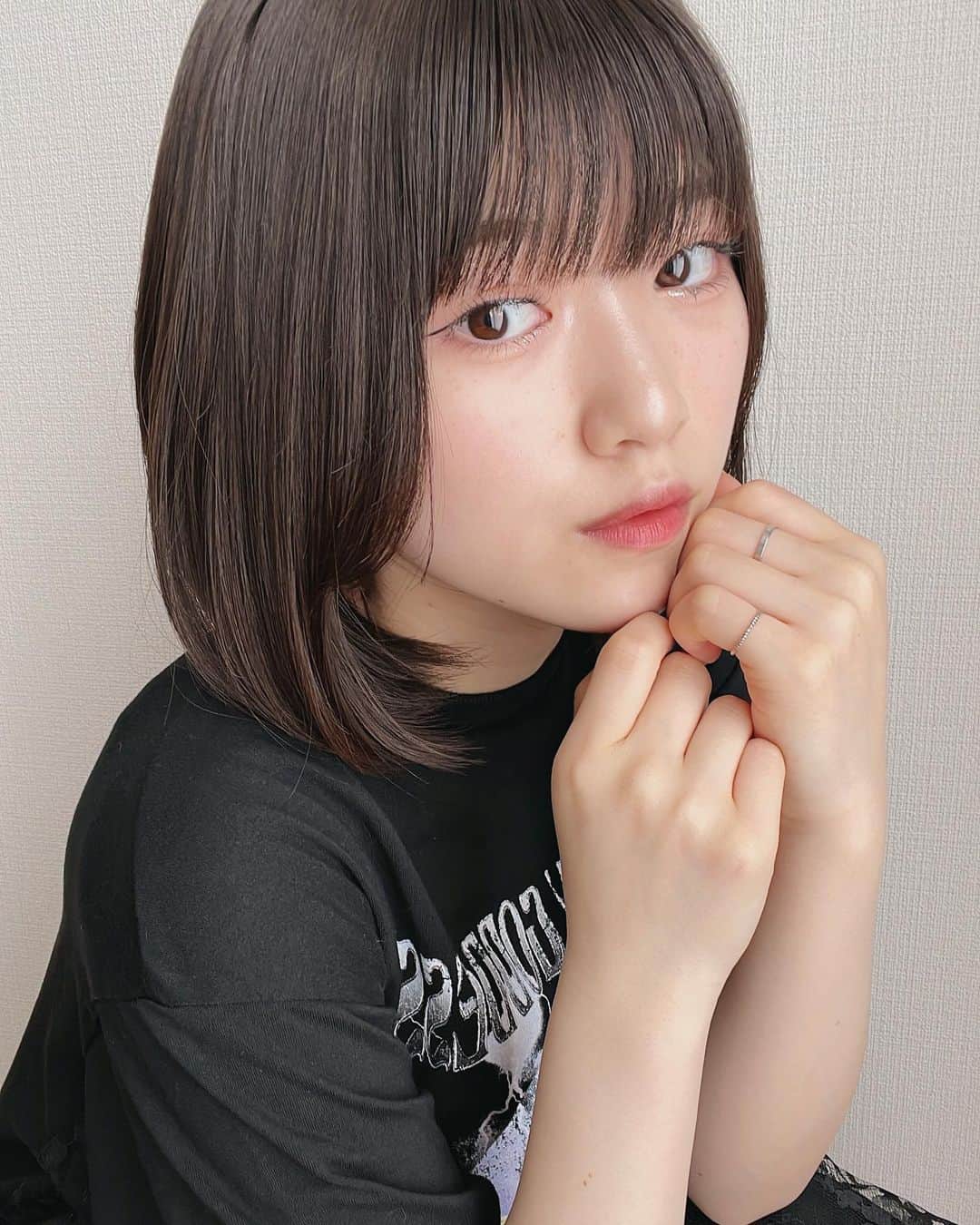 沢村りさのインスタグラム：「ねむすぎてねむすぎてねむすぎている〜〜 ⁡ ⁡ #Lilyofthevalley #リリバリ #沢村りさ #03 #12 #18 #2022 #ボブ #内巻き #ヘアアレンジ #メイク #ピンクメイク」