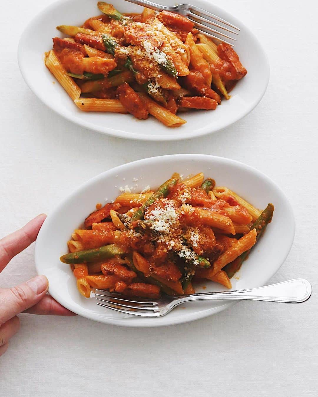 樋口正樹のインスタグラム：「🍝 . 夜ご飯に作ったパスタ、 アスパラとベーコンの トマトソースのペンネ。 . . . #アスパラベーコン #ペンネ #トマトソース #アスパラ #アスパラガス #パスタ部 #パスタ好き #バリラ #サタルニアチボリ #Penne #Penneallarrabbiata #topitalianfood #italyfood #italianfood #pastalover #lovepasta #pastaitaliana」