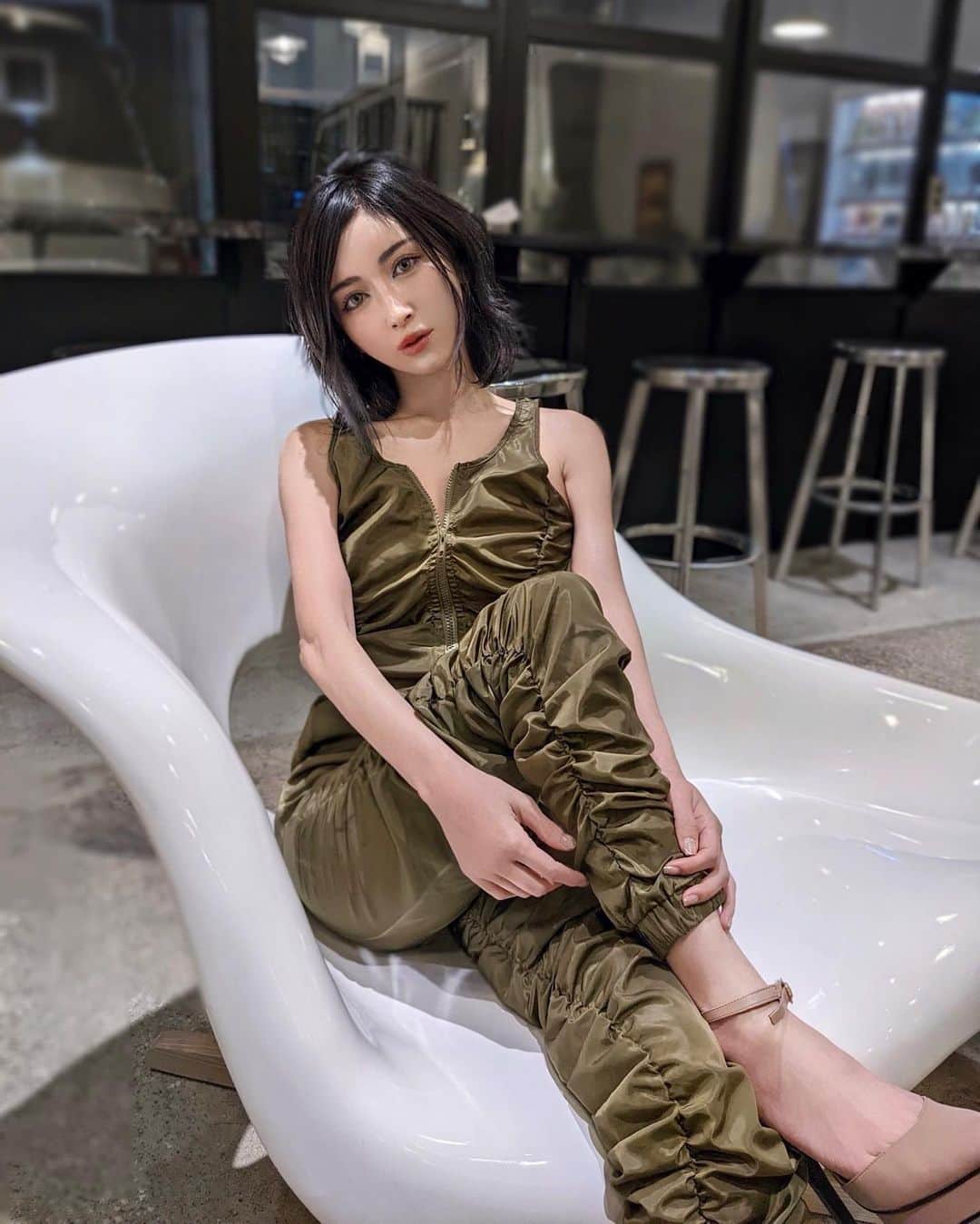 美咲あいりのインスタグラム：「_ 𝑂𝑂𝑇𝐷 🤍 ⁡ ▫️ Ruched Zipper Crop Top & Drawstring Waist Pants 　　6938662 ⁡ ⁡ クーポンコード: misakiairi  ⁡ 1～5,999円まではセール価格より15%OFF 6,000円以上は20%OFFに♡ ⁡ ⁡ @sheinofficial @shein_japan  #SHEIN #SHEINgals #OOTD」