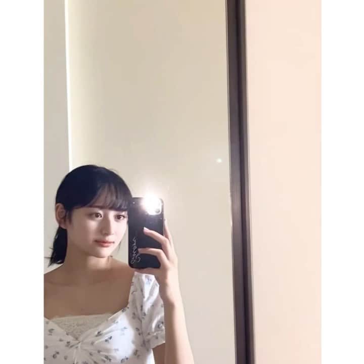 加藤栞のインスタグラム：「． new ケース 名前入り可愛い~🤍  @CASETiFY @CASETiFY_jp #CASETiFY #ShowYourColors」