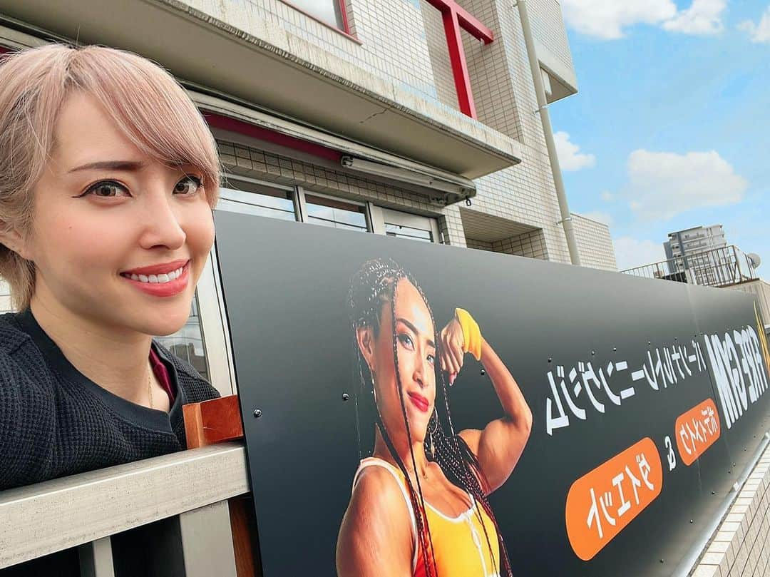 渋谷美穂さんのインスタグラム写真 - (渋谷美穂Instagram)「看板完成🔥✨ 【 @firegym_saitama 】 FIREGYM埼玉店　南浦和駅徒歩2分 武蔵野線に乗車される方は車内から ばっちり見えるのでよろしければぜひ❣️ 注目して見てみてください🙈🧡 ⁡ ⁡ #電車の人にしか見えない看板w ⁡ ⁡#南浦和#埼玉#埼玉パーソナル #フィギュア#コンテスト#ボディメイク#減量#ダイエット#筋肉女子#筋肉#筋トレ#フィットネス#腹筋#シックスパック#トレーニング#ワークアウト#筋トレ女子#腹筋女子#筋肉女子#減量 #ifbb#Japan#japanese#abs#fitness#training#workout#figure#sixpac#condition#motivation」3月30日 20時35分 - miho_fitness