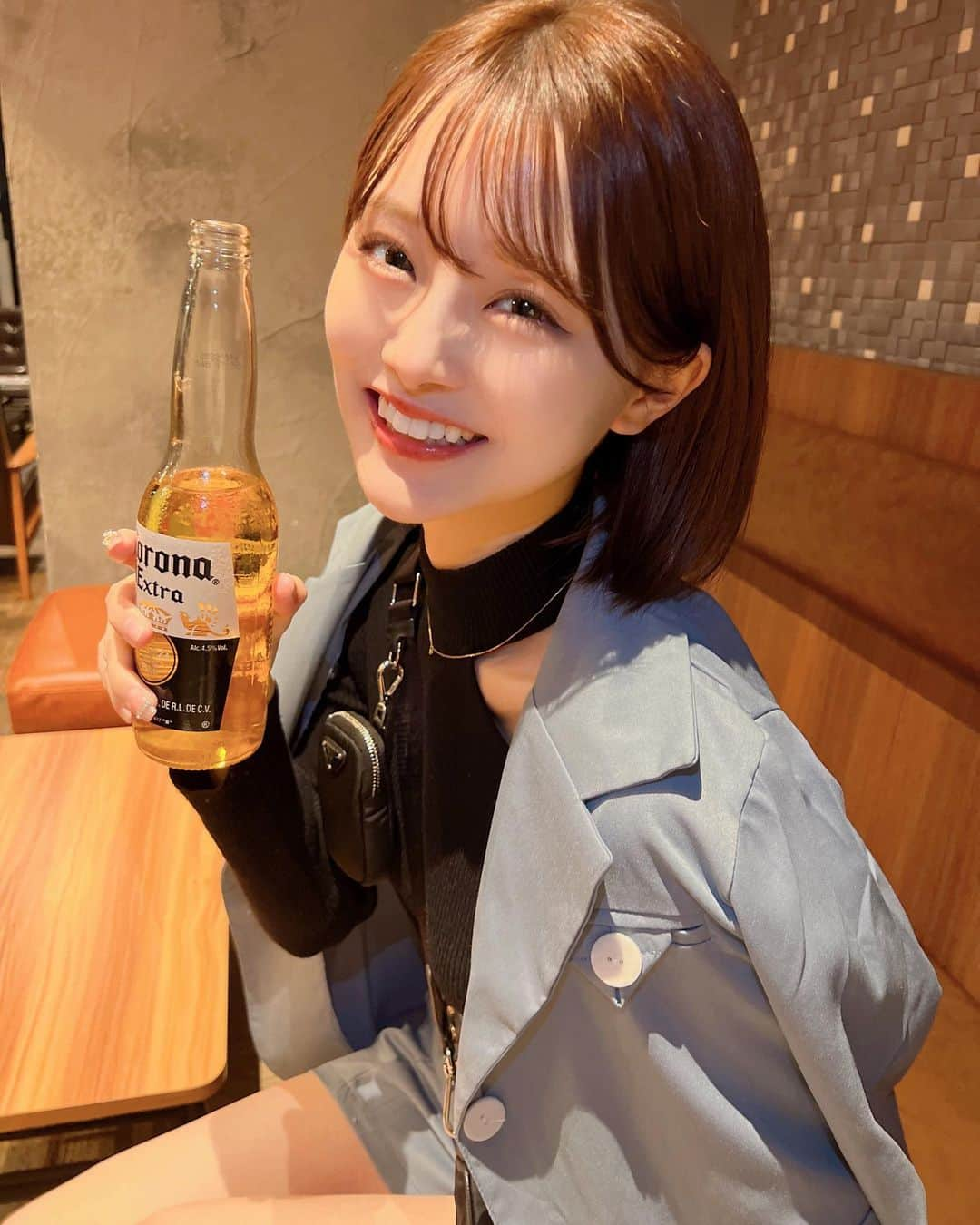 吉田恵美さんのインスタグラム写真 - (吉田恵美Instagram)「今日はコロナ🍺 野球中継見ながら飲むビール最高だね？  SHOPLISTのブルーのセットアップ🫐メンズっぽくてかわいい！ @shoplist_official   #shoplist #ショップリスト #ショップリストコーデ #セットアップ #shoplistセットアップコーデ #コロナビール」3月30日 20時56分 - _yoshida_megumi