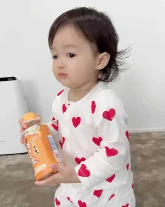 アレクサンダーのインスタグラム：「ほうじ茶買ってください ほうじ茶いらんかねー？ #ほうじ茶ガール」