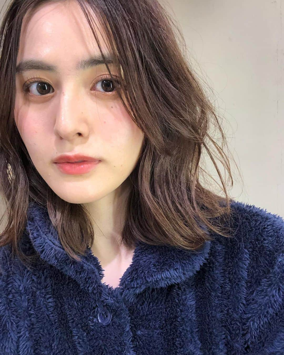 岩田絵莉佳さんのインスタグラム写真 - (岩田絵莉佳Instagram)「つやつやメイク . by @eisukeyamagata  . . .  #model #fashionmodel #beauty #makeup #hairstyle #hairarrange #makeupartist #bobhairstyles  #selfie  #nofilter #photography #bob #makeupstagram  #モデル #ファッションモデル #メイク #ヘアメイク  #ヘアメイクアーティスト #メイクアップ #セルフィー  #ノーフィルター #ボブヘア #無加工 #ナチュラルメイク #キラキラメイク #ヘアアレンジ #無加工pic #ボブ」3月30日 21時10分 - 15erika11