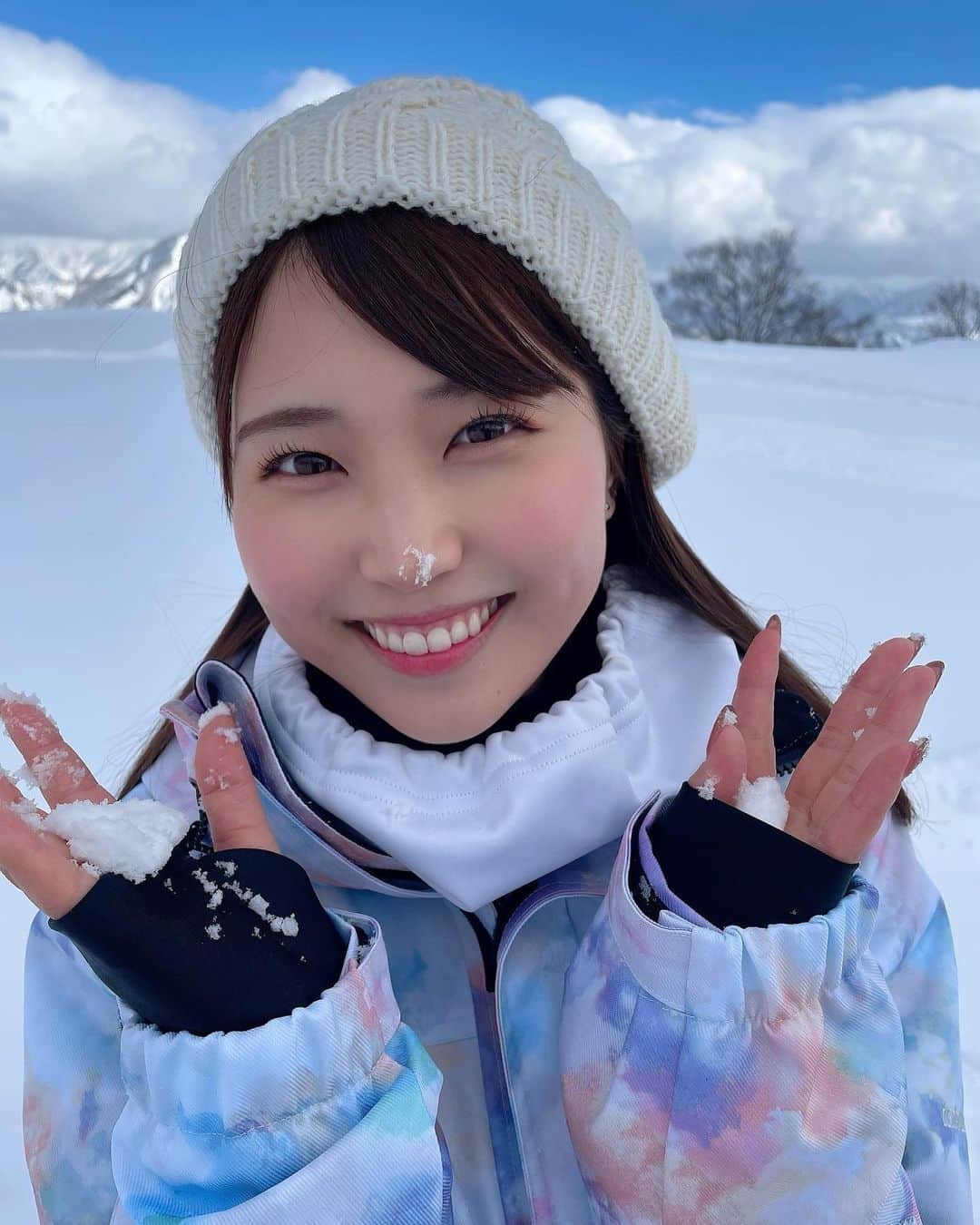 坂東遥さんのインスタグラム写真 - (坂東遥Instagram)「🎿❄️☃️  ちょっと前に 人生で初めてスノボした🎿  スノボ上手なひとすごいなーって ずっと雪の上に 寝っ転がりながら見てた😴  #スノボ #スキー」3月30日 22時03分 - b.haruka1103