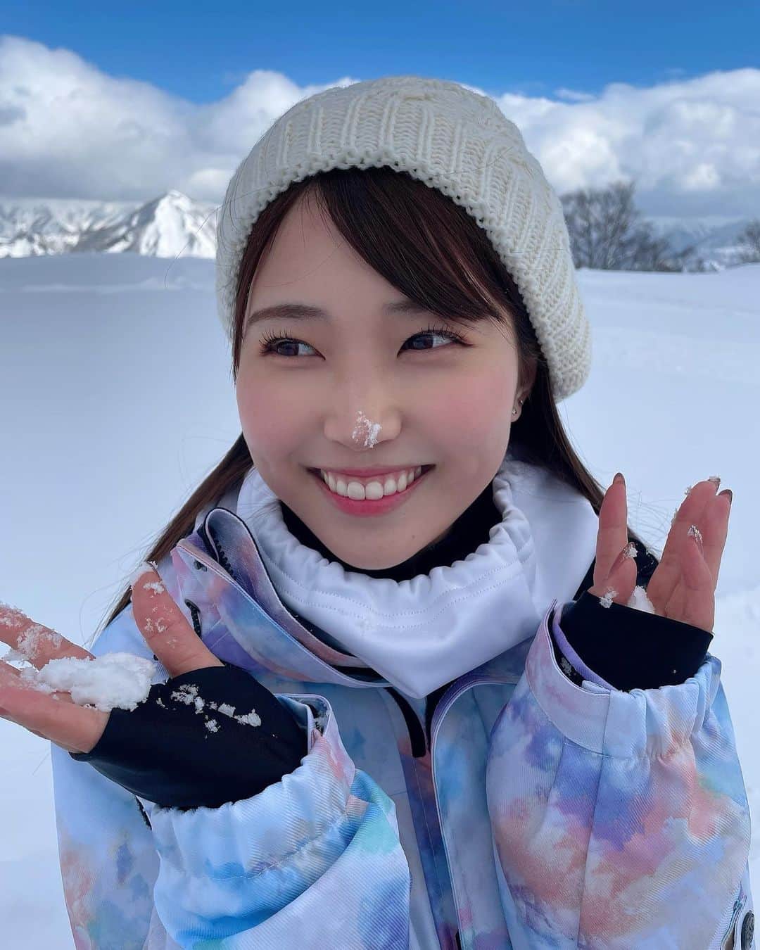 坂東遥さんのインスタグラム写真 - (坂東遥Instagram)「🎿❄️☃️  ちょっと前に 人生で初めてスノボした🎿  スノボ上手なひとすごいなーって ずっと雪の上に 寝っ転がりながら見てた😴  #スノボ #スキー」3月30日 22時03分 - b.haruka1103