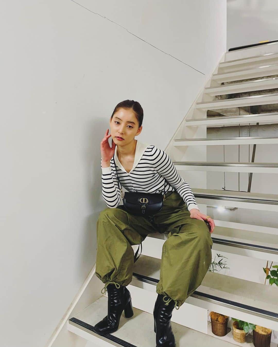 新木優子さんのインスタグラム写真 - (新木優子Instagram)「撮影の日の私服  jacket : @randeboo_official  tops : @dior  bottom : @hyke_official  shoes : @amerivintage  bag : @dior」3月30日 22時23分 - yuuuuukko_