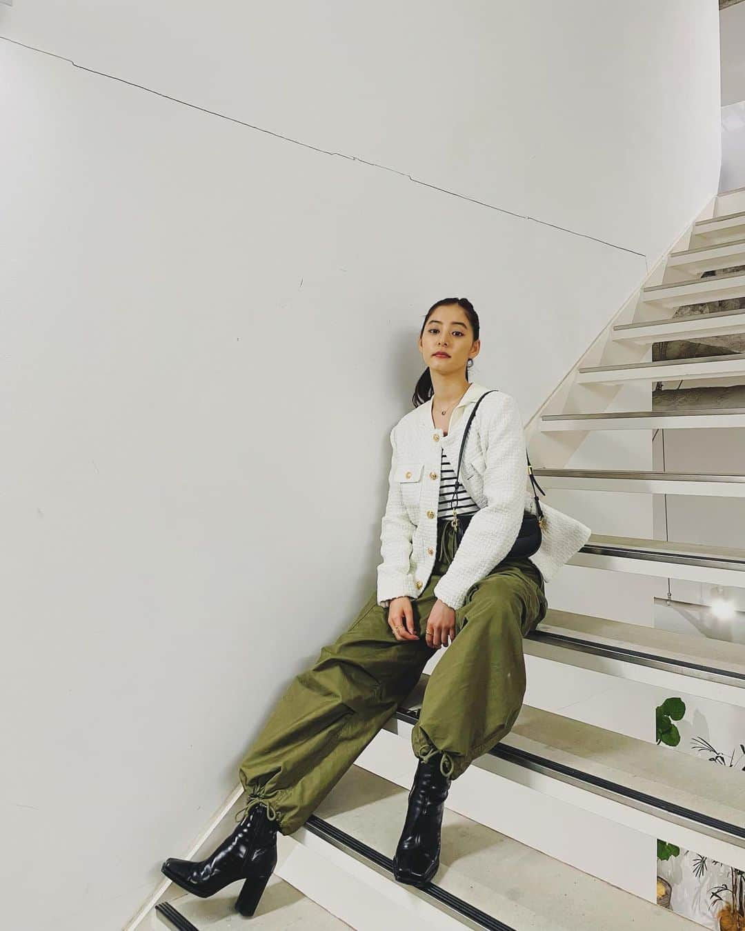 新木優子さんのインスタグラム写真 - (新木優子Instagram)「撮影の日の私服  jacket : @randeboo_official  tops : @dior  bottom : @hyke_official  shoes : @amerivintage  bag : @dior」3月30日 22時23分 - yuuuuukko_