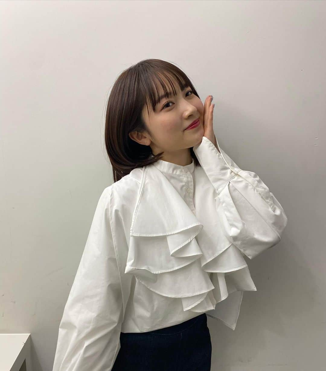 森戸知沙希のインスタグラム：「🤍 　　 @mizuki_fukumura.official さんから誕生日にいただいたブラウス！ かわいい🥺 　 　 #blouse  #私服  #ちさきふく  #morningmusume22  #森戸知沙希」