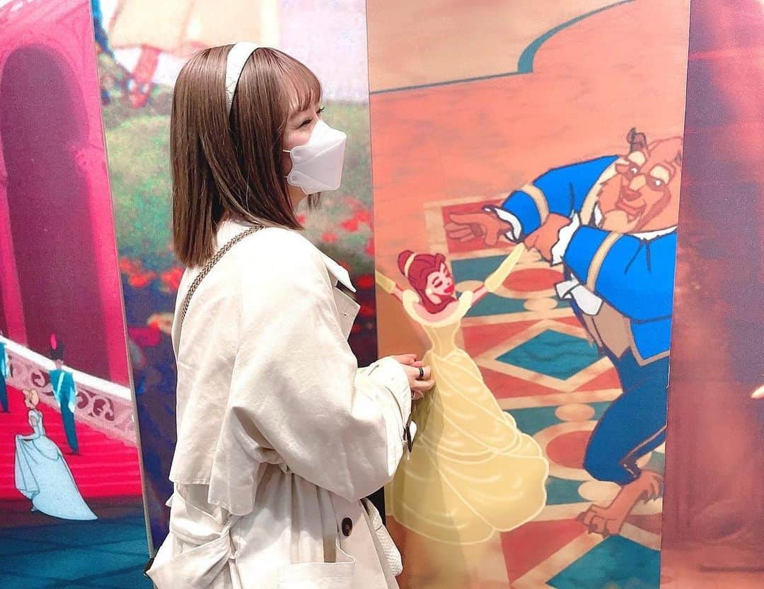 本村碧唯のインスタグラム：「#ディズニープリンセス展  . 滑り込みで行けて幸せ時間だった♡ 3枚目が幸せすぎる〜の顔ね。 ベルが1番好き💛🌹」