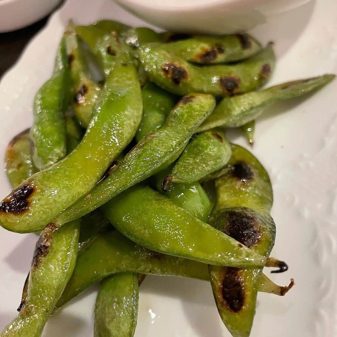 おぎたともこさんのインスタグラム写真 - (おぎたともこInstagram)「お肉食べた٩꒰ ˘ ³˘꒱۶~  お肉このみーーー わさびとか、しょうゆとか塩とか楽しめる♪  全部おいしい 野菜もおいしくて、付け合わせのミニトマトも違うーー  《インカのめざめ》っていうじゃがいものじゃがバターはじゃがいもの味が濃くて甘くて友達の激推し✨  3回行ったけど毎回おいしい♡ いまだに、ステーキの下の食パンを食べるのか迷って小声でミーティングする  #このみ #おぎたともこ #広島グルメ #広島ステーキ #ステーキ #ビーフステーキ #ビーフステーキニューカルネ #流川」3月30日 23時14分 - konomiogitatomoko