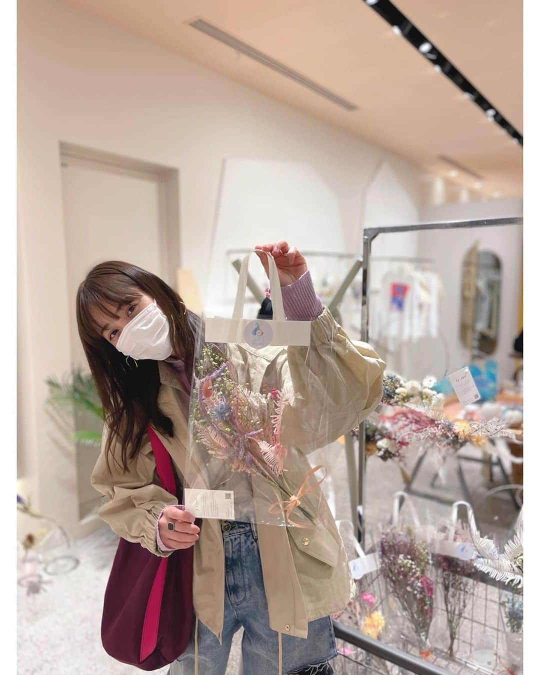 佐々木希さんのインスタグラム写真 - (佐々木希Instagram)「渋谷PARCO4階にて 秋田の好きなお店「GRANDMA」が ポップアップしてるとの事で、すぐにさとみさんに会いに♡会えて嬉しいし、相変わらずチャーミングで笑った🥰笑 とても可愛いブーケGET💐  #GRANDMA」3月31日 10時22分 - nozomisasaki_official