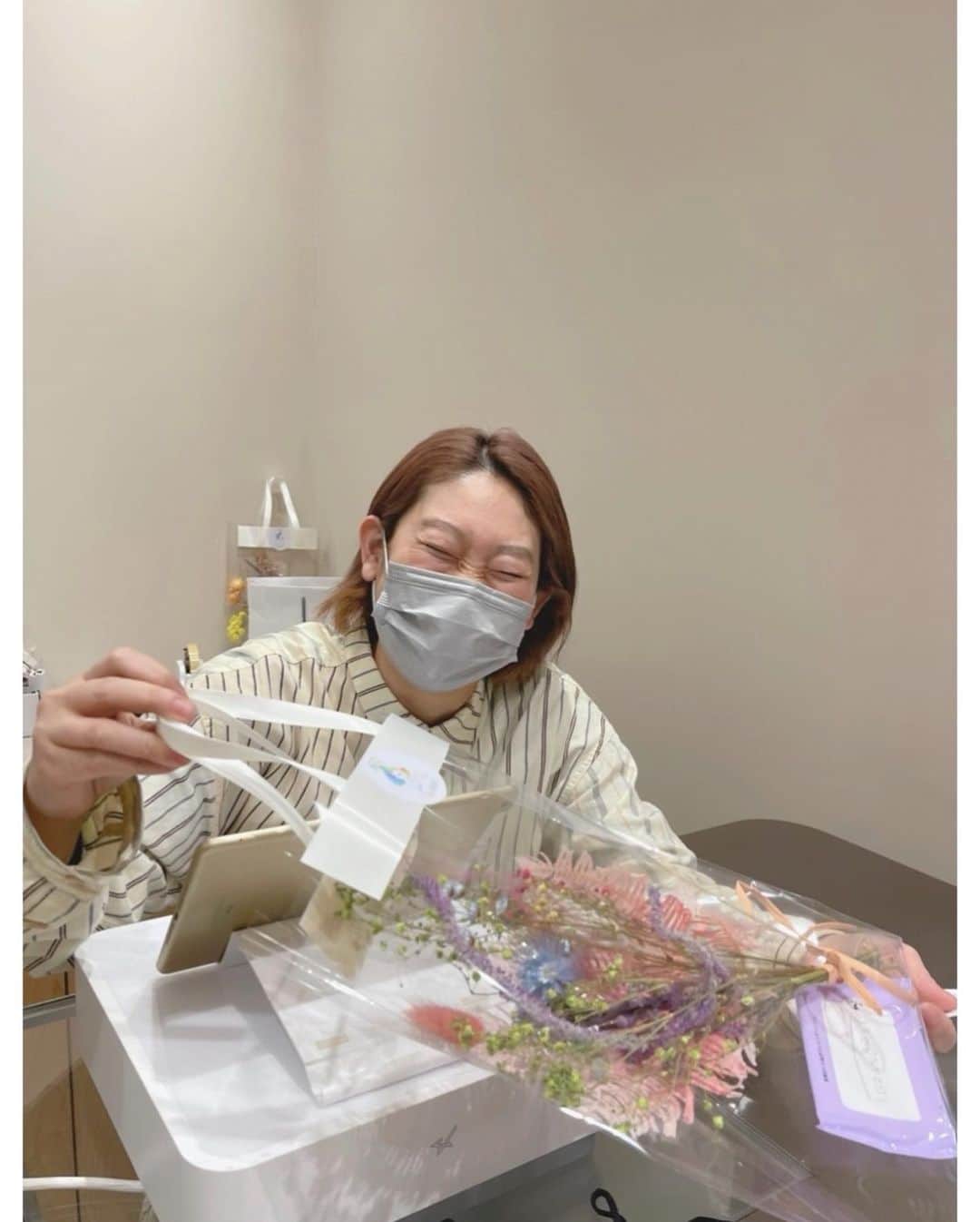 佐々木希さんのインスタグラム写真 - (佐々木希Instagram)「渋谷PARCO4階にて 秋田の好きなお店「GRANDMA」が ポップアップしてるとの事で、すぐにさとみさんに会いに♡会えて嬉しいし、相変わらずチャーミングで笑った🥰笑 とても可愛いブーケGET💐  #GRANDMA」3月31日 10時22分 - nozomisasaki_official