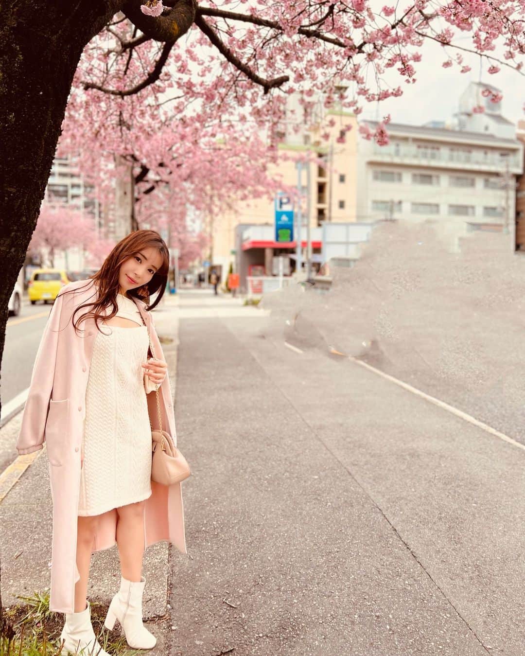 のインスタグラム：「🌸 𝗢𝗢𝗧𝗗 ・ ・ 𝖮𝗇𝖾 𝗉𝗂𝖾𝖼𝖾.𝖢𝗈𝖺𝗍 @zara  𝗌𝗁𝗈𝖾𝗌 @gu_for_all_  𝖻𝖺𝗀 @miumiu  ・ ・ ・ #春コーデ #gu購入品 #gu #guコーデ #guコーデ部 #zaraコーデ #マーメイドスカート #zarafashion  #zara #プチプラコーデ #ファストファッション #アラサーコーデ #miumiu #ガーリーコーデ #淡色女子 #淡色コーデ #淡色女子コーデ #淡色女子と繋がりたい #淡色ヲタク #淡色オタク  #名古屋カフェ #名古屋カフェ巡り #名古屋カフェ部 #アラサー女子 #ootd #ootdfashion #fashion #japanesegirl」