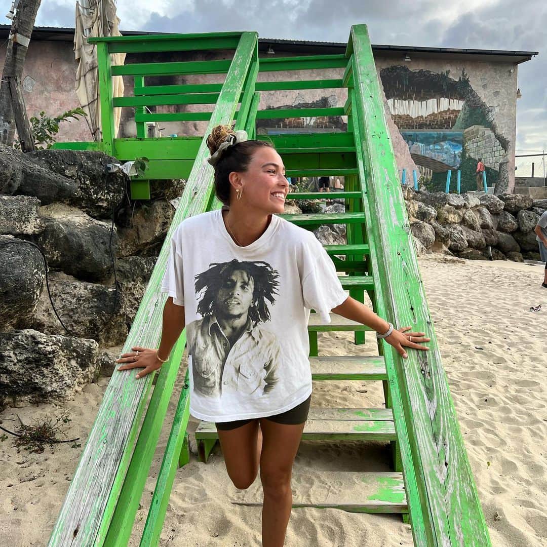 ティア・ブランコのインスタグラム：「Caribbean vibing 💚🥰 pc @melody_hoffman ;)」
