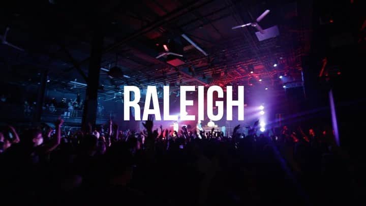 ミスラ・ジン のインスタグラム：「[RALEIGH] 👍👍👍👍👍#epikhighisheretour #epikhigh #raleigh   📸 video by @bobo.xxndigo」