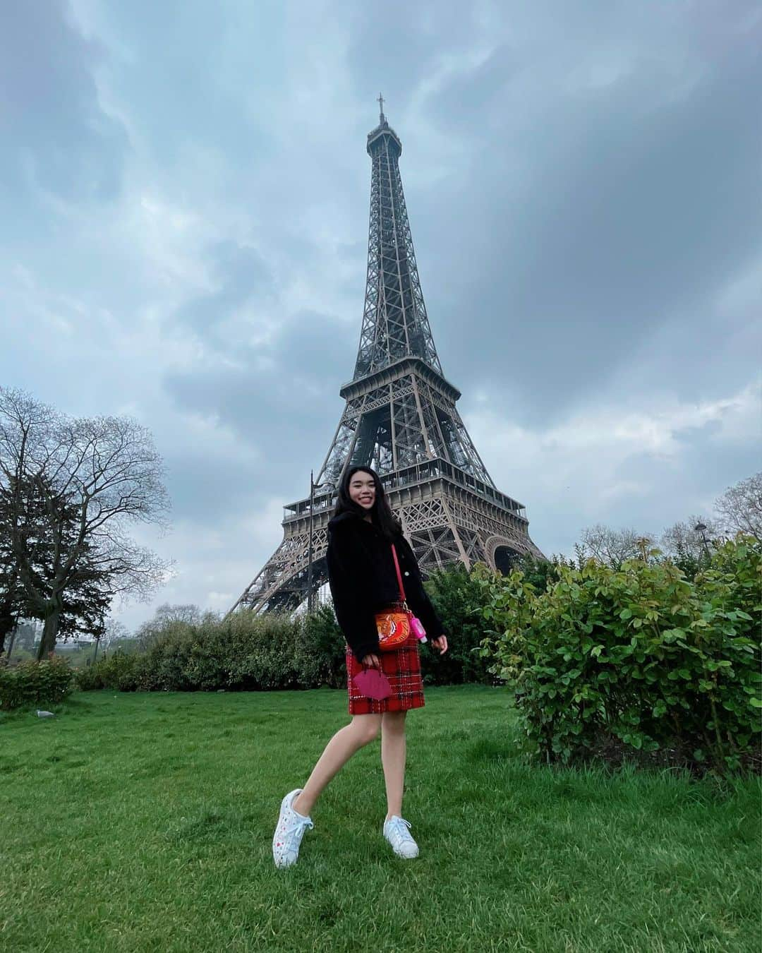 カレン・チェンさんのインスタグラム写真 - (カレン・チェンInstagram)「had a fun mom & daughter trip in paris even though i got food poisoning 🥲💞」3月31日 3時29分 - karebearsk8