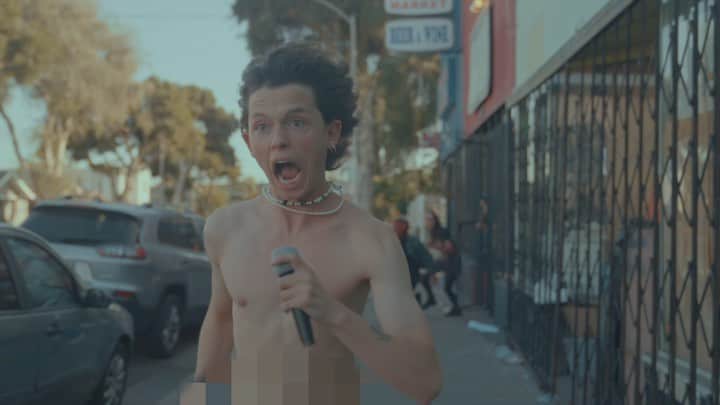 ジェイコブ・ザルトリウスのインスタグラム：「AHHHHH… THE “FEAR OF INTIMACY”VIDEO IS OUT NOW!!!!!! 😳❤️」