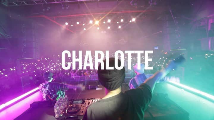 ミスラ・ジン のインスタグラム：「[CHARLOTTE] 👍👍👍👍👍#epikhighisheretour #epikhigh #charlotte  📸 video by @bobo.xxndigo」