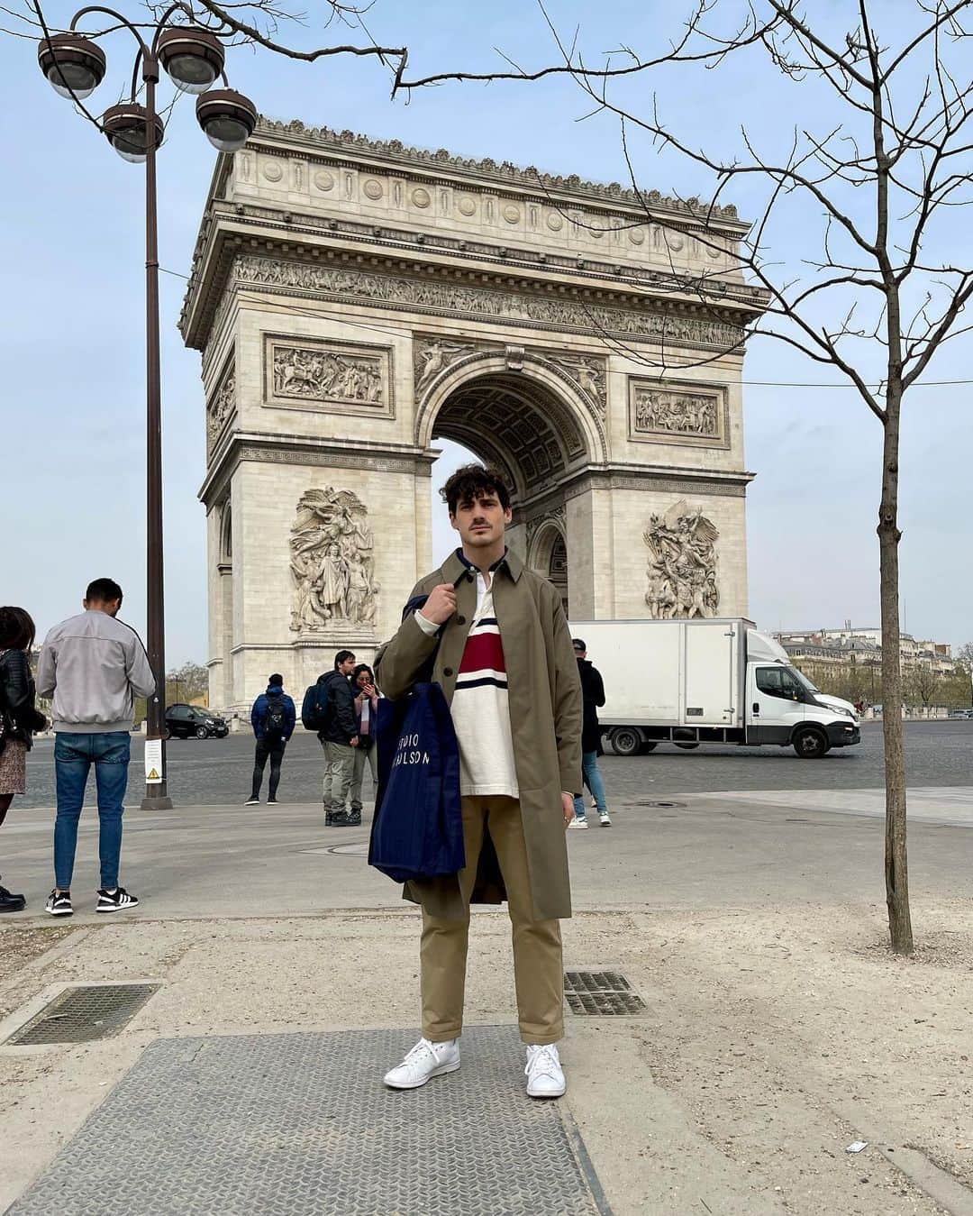 ポール・ポワリエのインスタグラム：「it’s based off my name 🤪 @ paris」