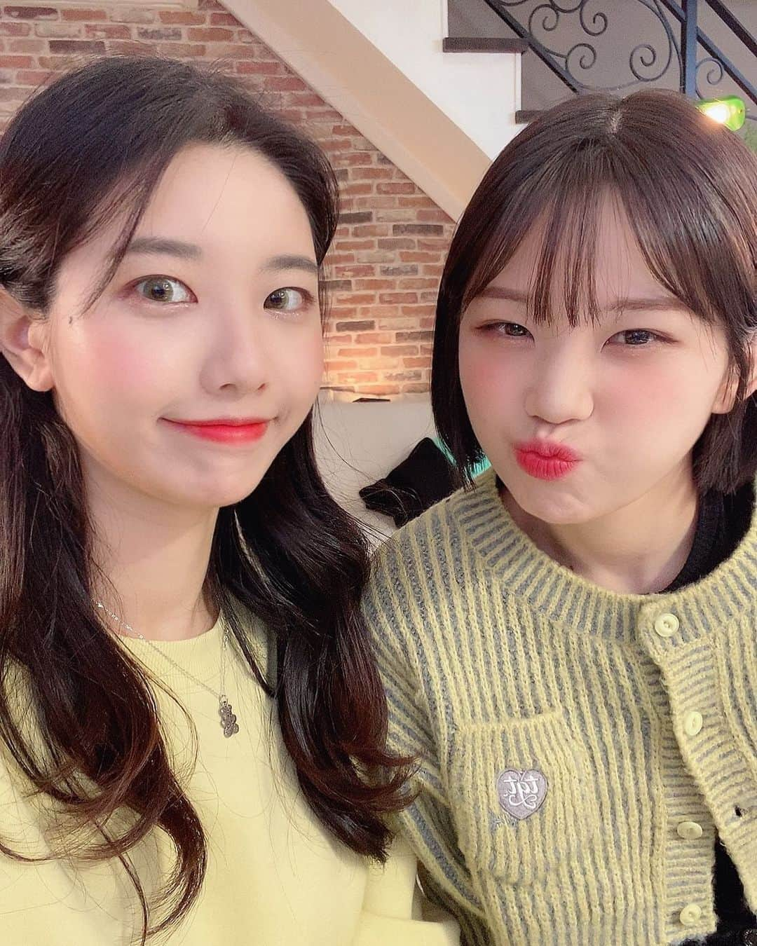 suna（ソナ）のインスタグラム：「재밌었다😚 우정언니 ㄱㅇㅇ💛 담에 또 킹받게 하는 법 (방송) 배워오겠음!!! 어제 언니랑 떡볶이 먹방 asmr 업로드 됐어요」