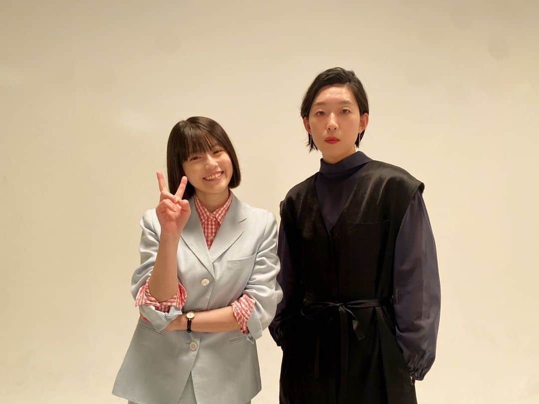 悪女（わる）〜働くのがカッコ悪いなんて誰が言った？〜のインスタグラム：「. 明日から4月ですね🌸 いよいよ放送が 近づいてきましたー😆  公式SNSも📱 盛り上げていきますので 応援よろしくお願いします🙇‍♀️  Twitter ▶︎https://twitter.com/kimiseka_ntv  TikTok ▶︎www.tiktok.com/@ntv_suidora_waru  #麻理鈴と峰岸さん #今田美桜 #江口のりこ #悪女わる #日テレ #4月13日よる9時54分スタート」