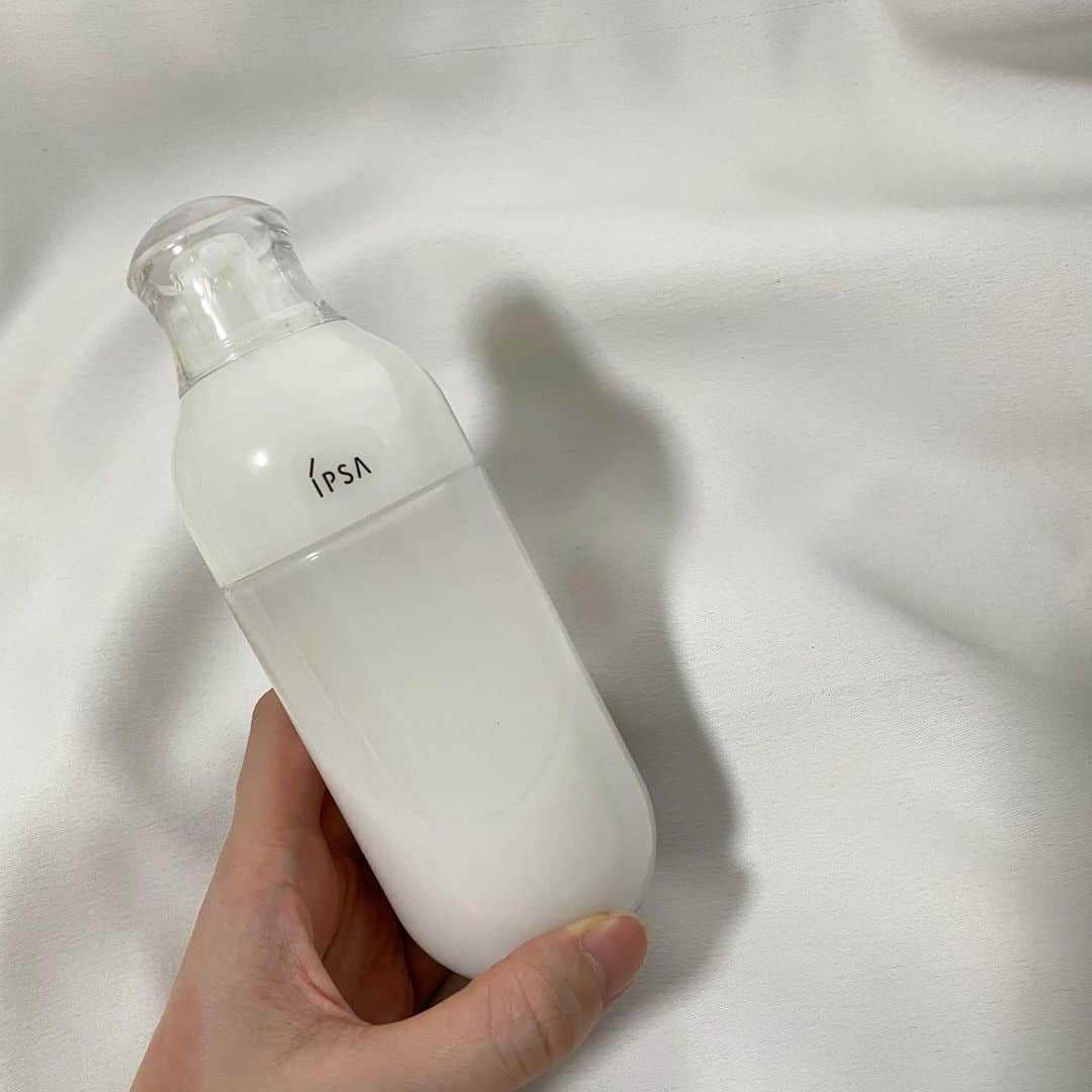 杉浦みずきのインスタグラム：「. ipsaの化粧水に加えて乳液も買っちゃった〜〜 私は自分の肌質に合わせて6番にしました！✨ とろさらって感じのテクスチャーだよ  #ipsa」