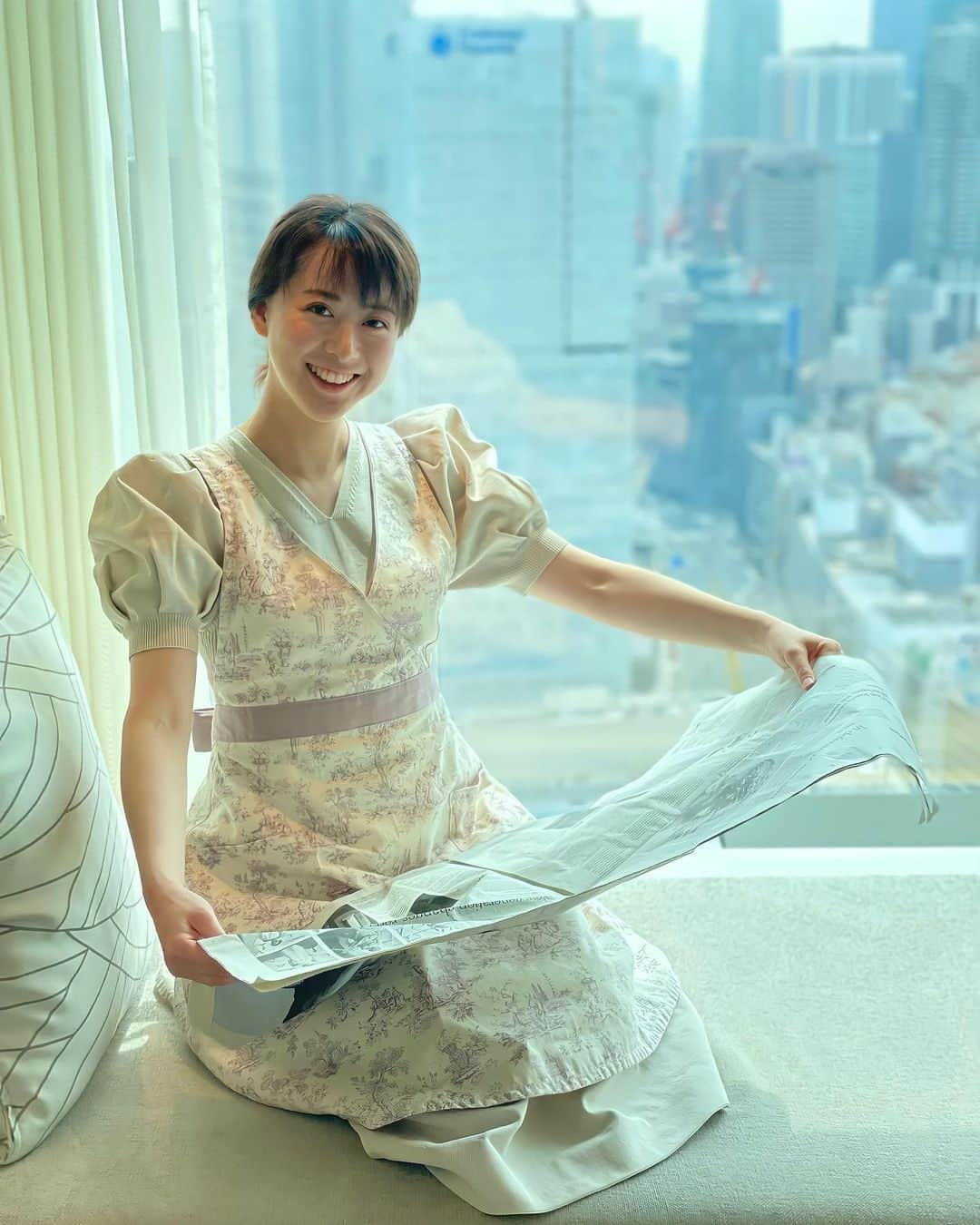 藤本真未さんのインスタグラム写真 - (藤本真未Instagram)「*  ステキなエプロンが届きました📦 @myrtille__official  Toile de Jouy Apron French Lavender 🎀 * お料理教室はもちろん、 趣味の習い事(ハンドメイドやお花など🤔)でも 大活躍しそうな予感です！ * コロナ禍でホームパーティーやホテルステイなどの機会が増えている昨今🍳✨ おしゃれもしたいけど、思いっきり楽しみたい時にエプロンって良いなあと再認識しました☺️✨ * なかなか自分で買う機会がないので、 新生活のプレゼントにも喜ばれますね🎁 * アンバサダーとしてエプロンをご提供いただきました✨ ありがとうございます😊 * #エプロンショップミルティーユ #ミルティーユエプロン #エプロン #myrtille_apron #myrtille #apron #pr #提供 #アンバサダー #春 #spring  #madeiojapan #フレンチスタイル #present #gift #プレゼント #ギフト」3月31日 18時48分 - manamifujimoto108