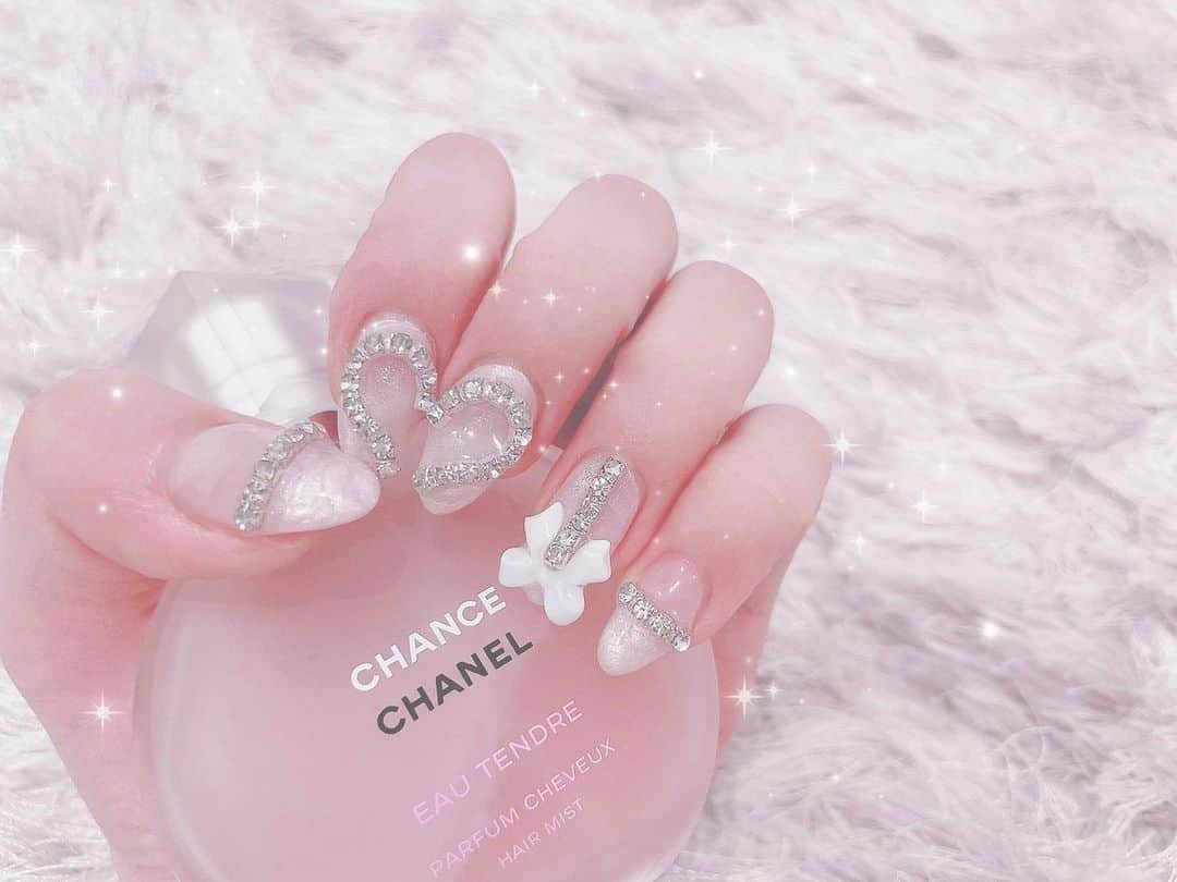 斎藤あみりさんのインスタグラム写真 - (斎藤あみりInstagram)「シルクネイル🎀爪のポージングネタくれ ・ ・ ・ ・ #newnail#nail#シルクネイル#リボンネイル#韓国ネイル」3月31日 18時51分 - amirichan123