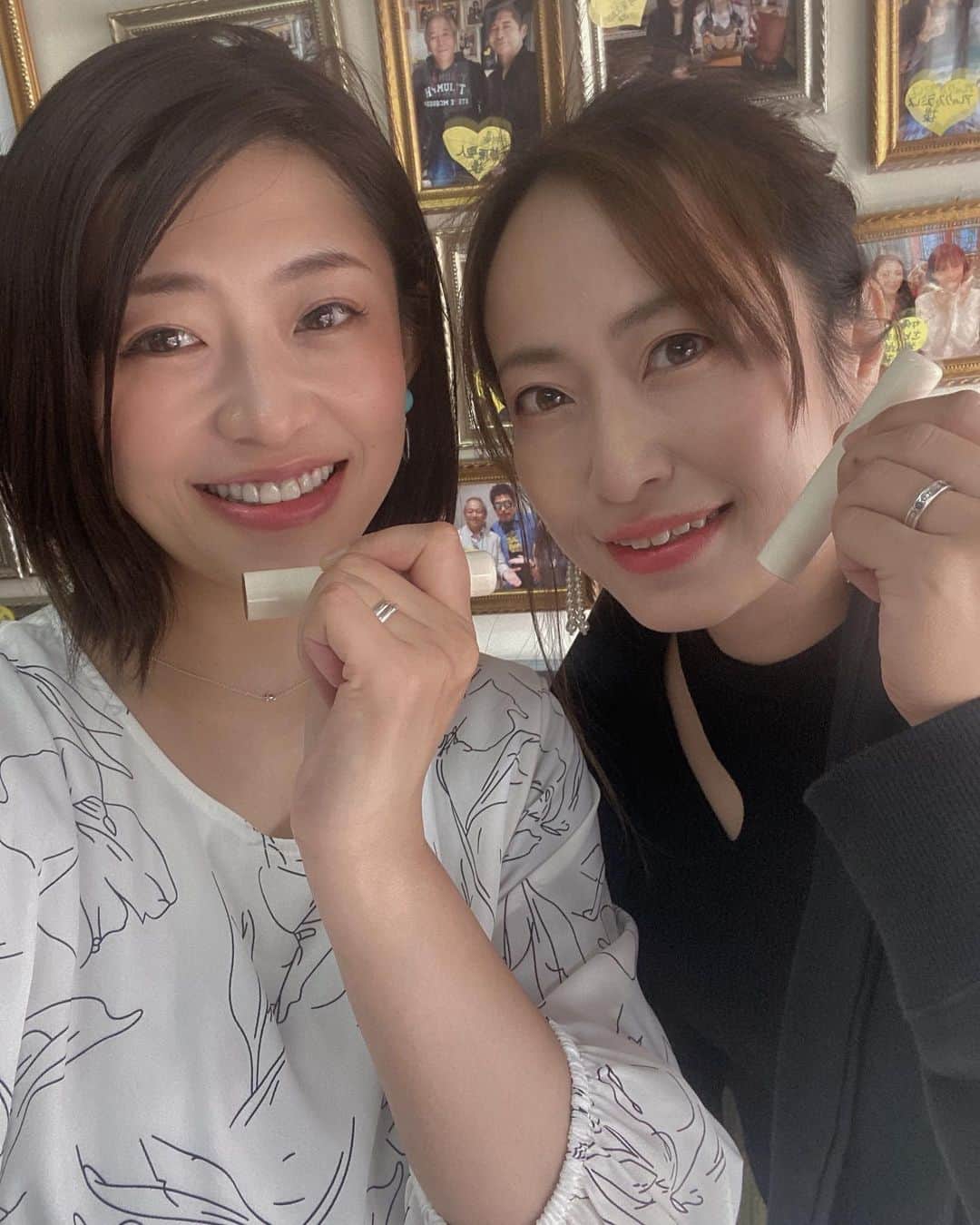 のインスタグラム：「🚴‍♀️TIPSTARのトーク中に福山理子ちゃんから教えてもらった #開運印鑑 が完成〜❣️ 羽柴まゆみちゃんと受け取りに行って来ました😍 こんなに長くて太い印鑑初めて✨ 健康、いつまでも美しく、長寿など意味があるそうですが、持ってるだけで運気が上がりそう❣️ ありがとうございました❣️ #風間印房  #福山理子 #羽柴まゆみ #範田紗々」