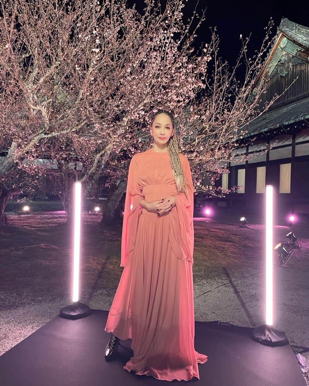 のインスタグラム：「. みてくださった方 ありがとう ございました！  #nhk春よ来い  #桜色舞うころ @ahkah_official」