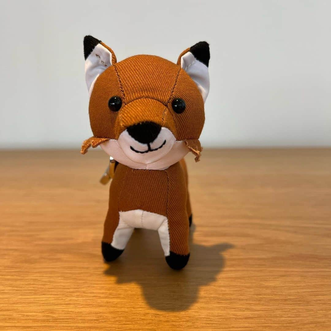 黒木理也のインスタグラム：「monsieur Fox is a great key folder 🦊🔑🔑🔑 #キーホルダー」