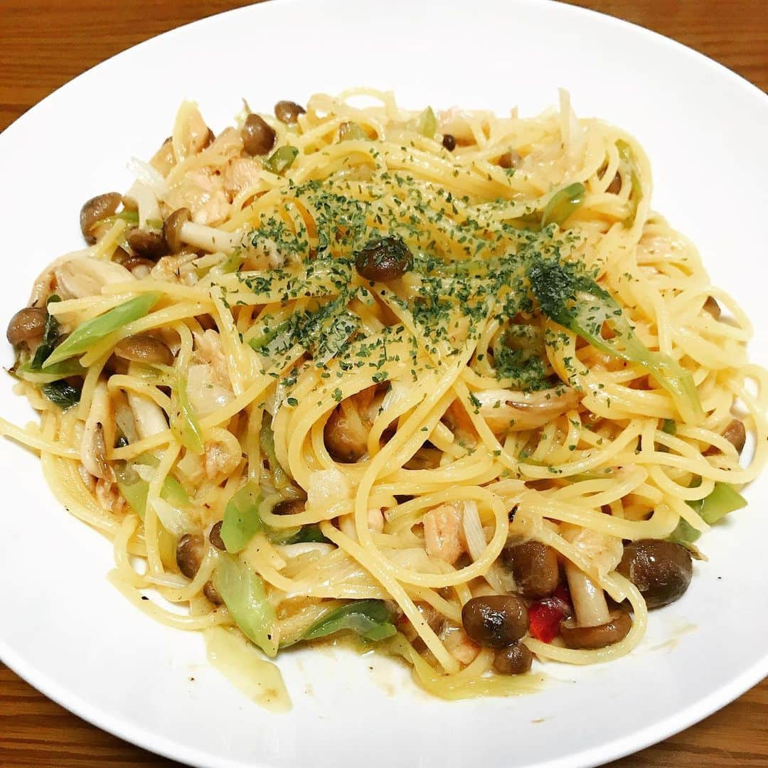 山本寛のインスタグラム：「ネギとキノコの和風パスタ #パスタ#スパゲティ#料理#男の料理」