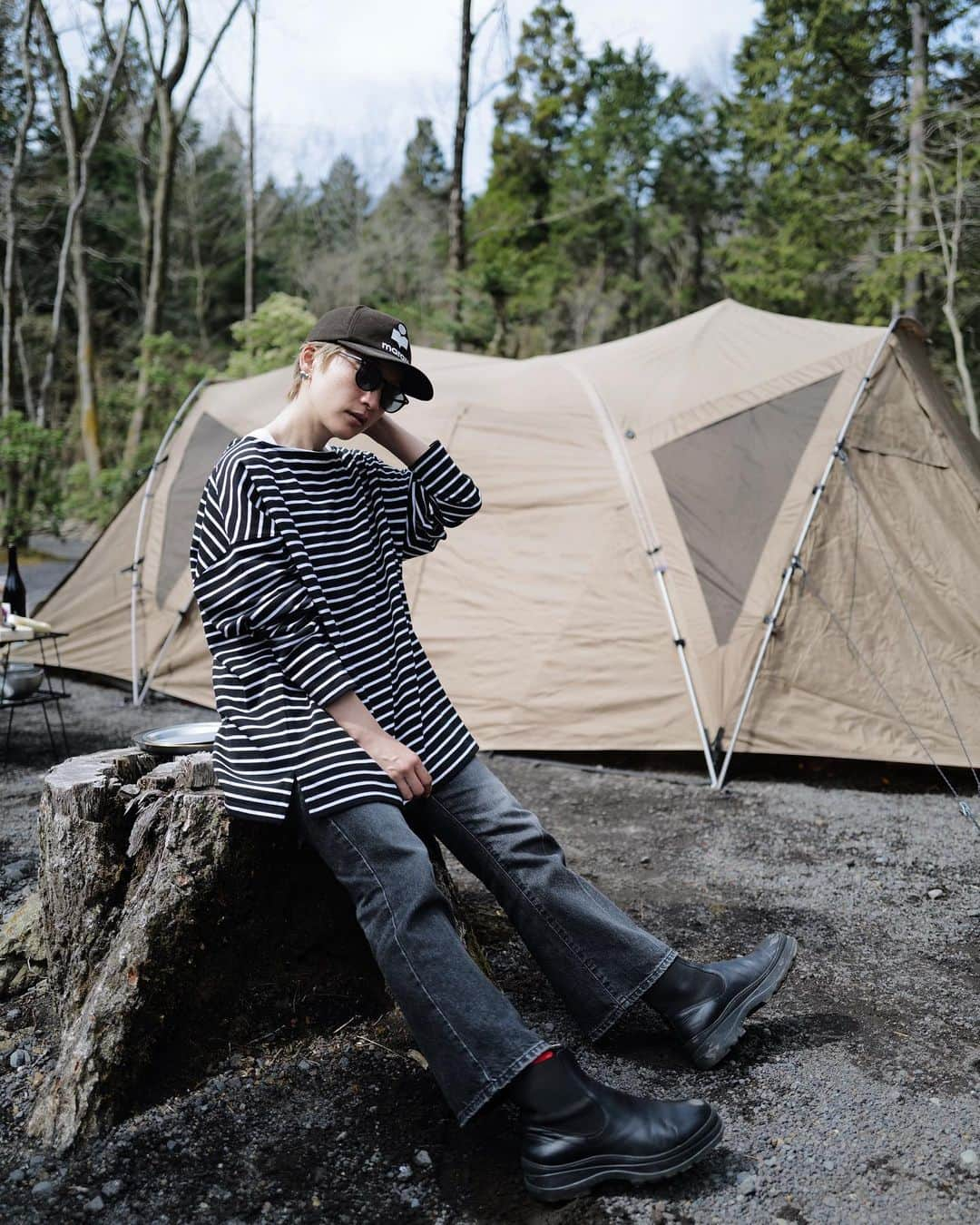 高山都さんのインスタグラム写真 - (高山都Instagram)「ボーダーから覗かせた白タンクと赤いソックスがポイントのキャンプDAY2 #都ふく tops @oblekt_jp  denim @tomorrowland_jp #macphee  cap @isabelmarant  boots @pellico_sunny  eye wear @ayame_id 陽射しが暑くって、初夏みたいな午前中でした。 広めのボートネックはわざとタンクトップ見せて着るのも可愛いです。」3月31日 14時06分 - miyare38