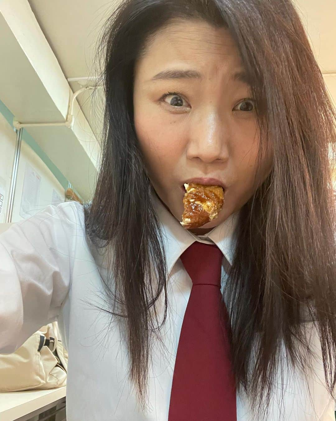 島田珠代のインスタグラム：「今週の祇園花月は酒井藍ちゃん週です！楽しいよ〜🤣🤣お昼は向かいのギオンkさんの美味しいお弁当を黙食してます。美味しいからかってに、黙食になりました。二回目への力。」