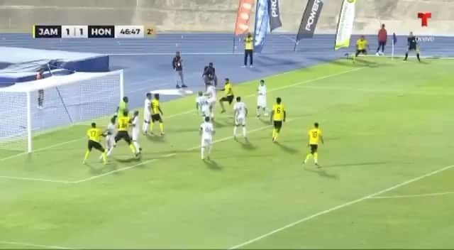 ラヴェル・モリソンのインスタグラム：「a moment in life I will never forget   First goal for 🇯🇲  🙏🏼❤️」