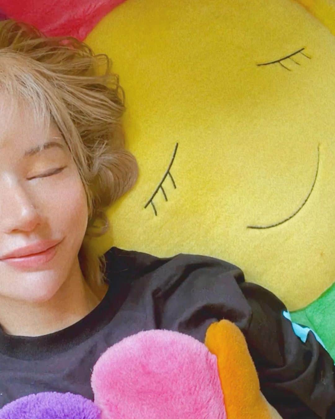 水沢アリーのインスタグラム：「🌸🌼🌸🌼( ˘͈ ᵕ ˘͈ )🌸🌼🌸🌼  #最近の趣味は瞑想🧘🏽‍♀️ #peace #meditation」